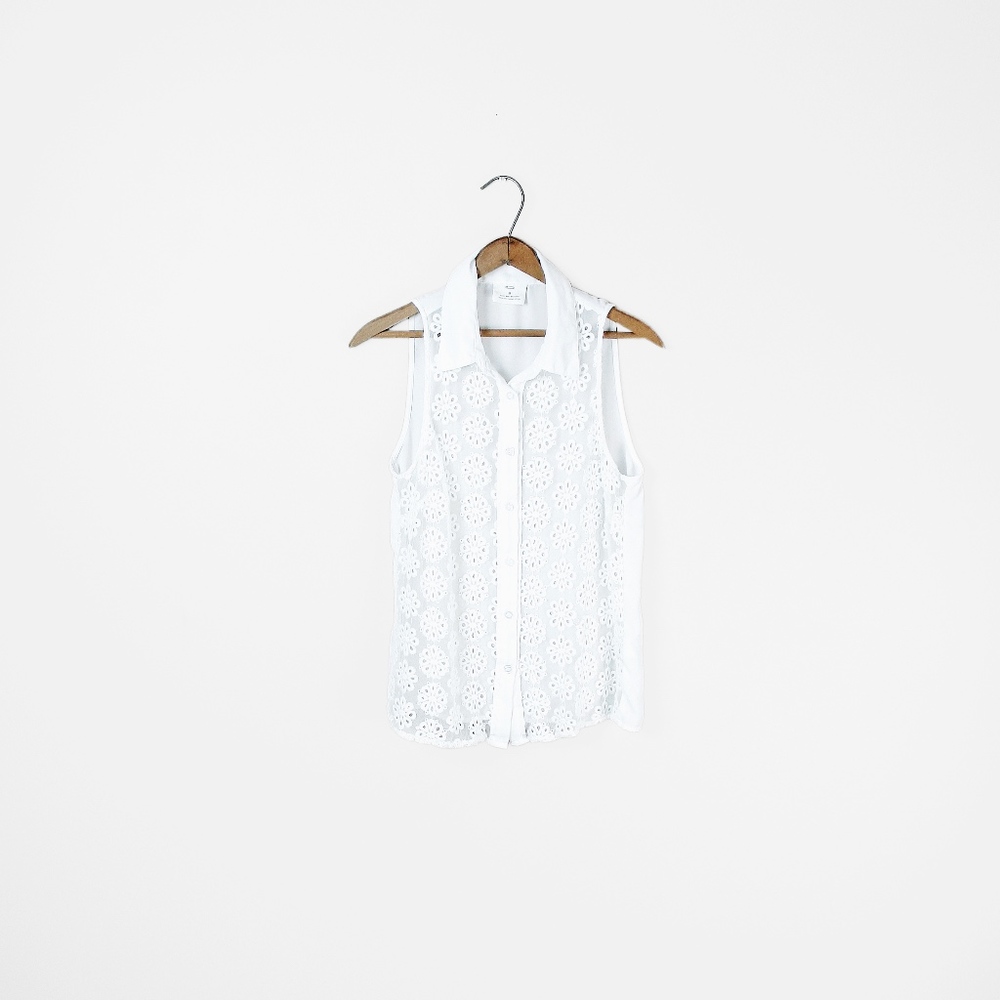 UO // Sleeveless Floral Eyelet Blouse
